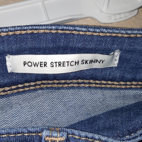 Guess "Power Stretch" Skinny - Picture 3 of 10